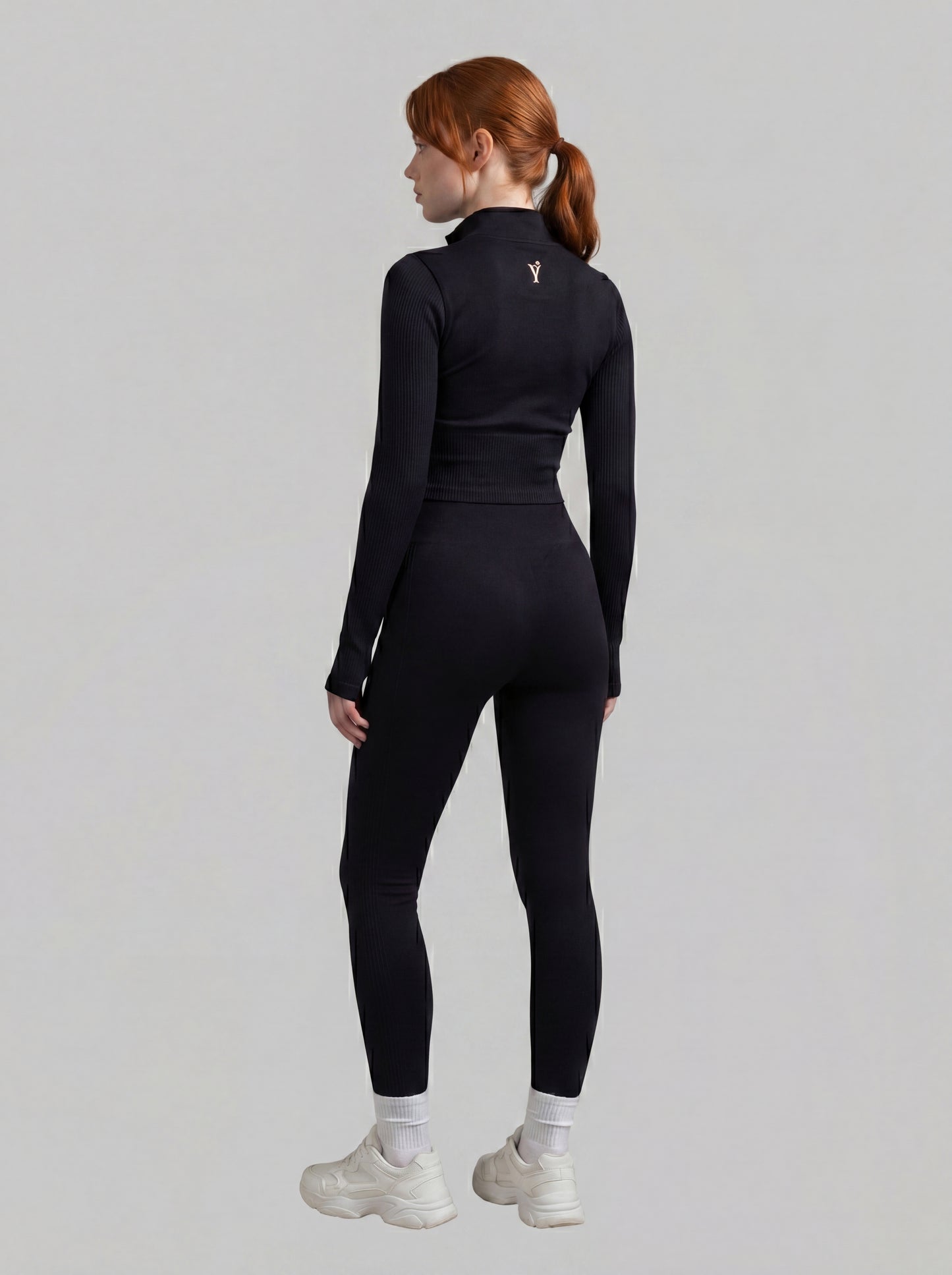 YAA Aura Zip Top - Black
