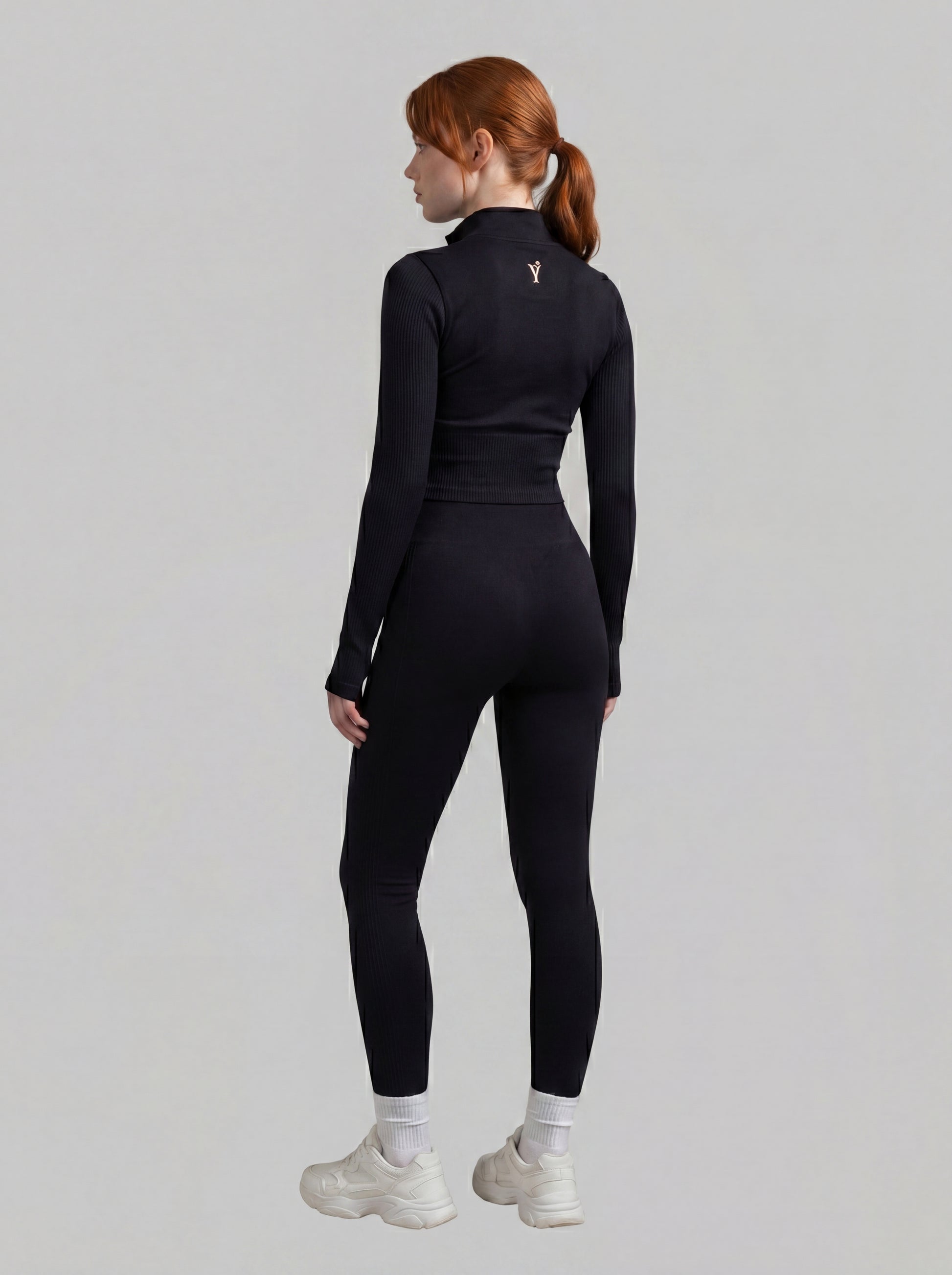 YAA Aura Zip Top - Black